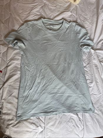 T-shirt bleu ciel