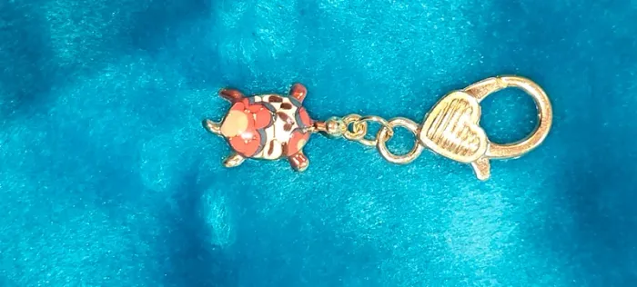 Porte-clés tortue fleurs rouge - photo numéro 3