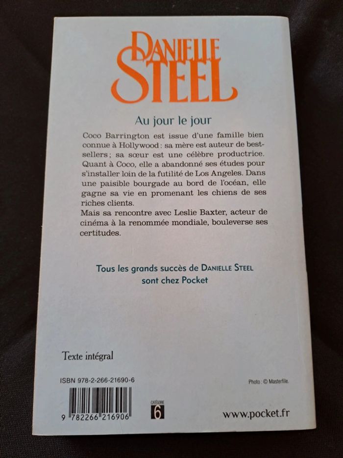 Livre "Au jour le jour " Danielle Stell - photo numéro 3