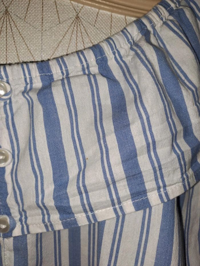 Jolie blouse sans manche bleu blanche Jennyfer étiquette coupée M 1 mini tâche qu'on ne voit pas - photo numéro 4