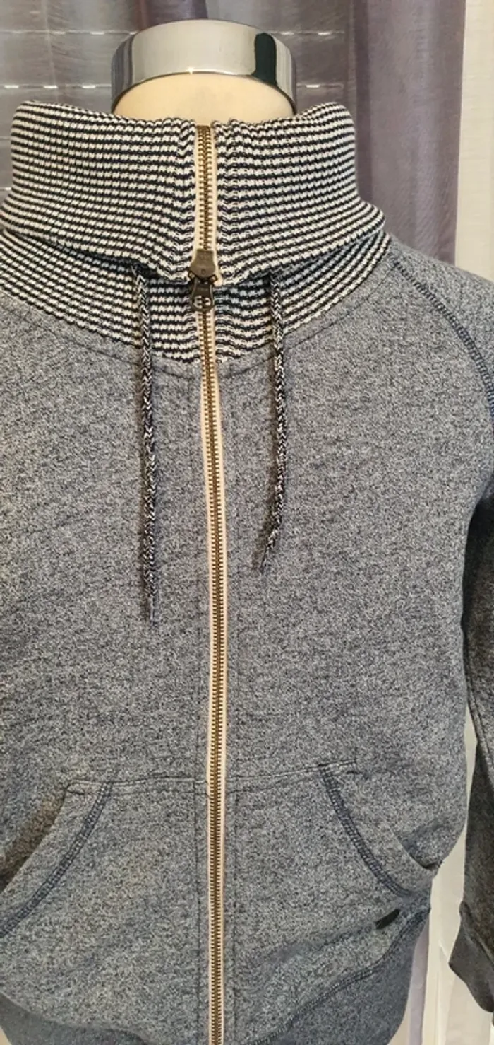 Veste ripcurl comme neuve XS - photo numéro 3