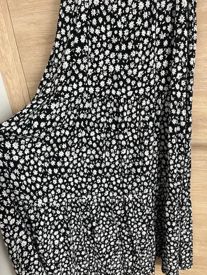 Robe longue noir fleur blanche - photo numéro 3