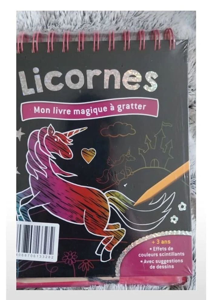 Mon livre magique à gratter licornes