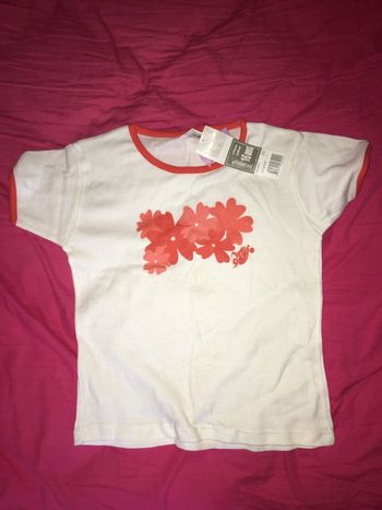 tee shirt blanc décor fleur neuf