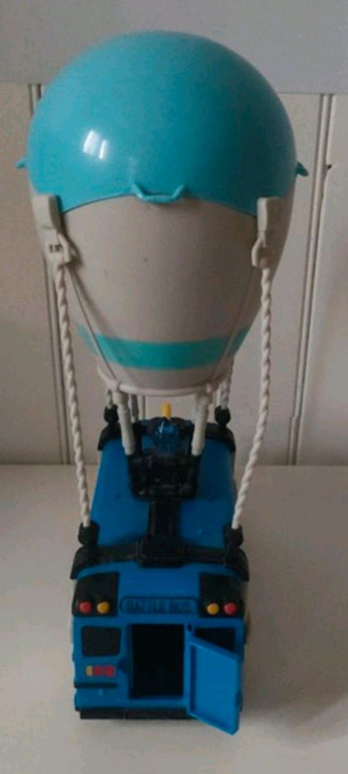 Battle Bus Fortnite - photo numéro 6