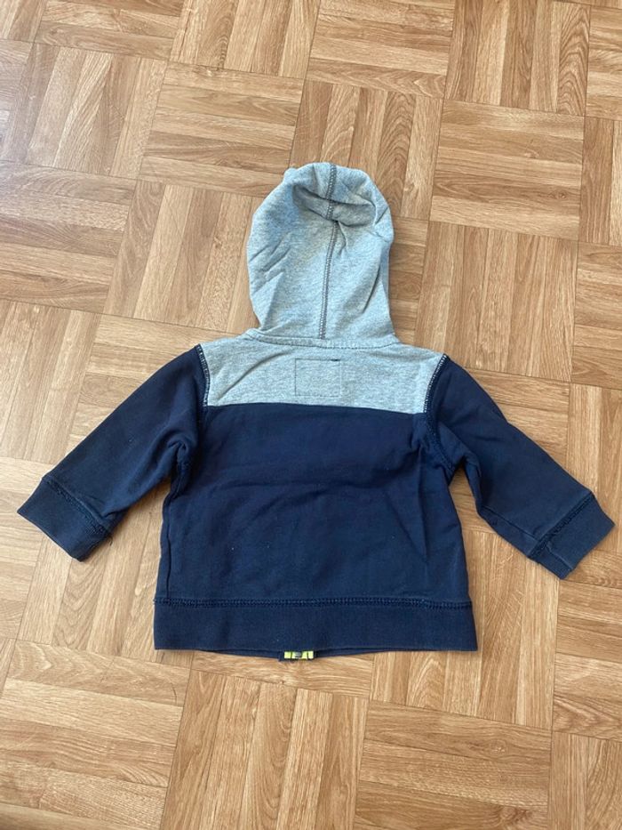 Veste à capuche et zip taille 12 mois Oshkosh - photo numéro 3