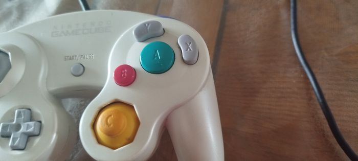 Manette Nintendo GameCube blanche - photo numéro 2