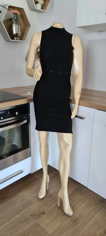 tres jolie robe noir taille 38
