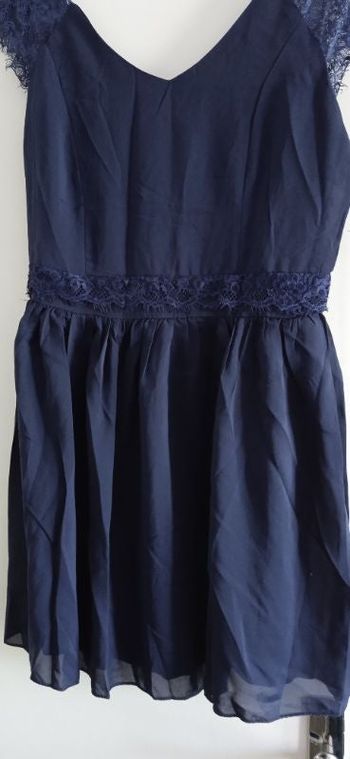 Robe bleue marine dentelle