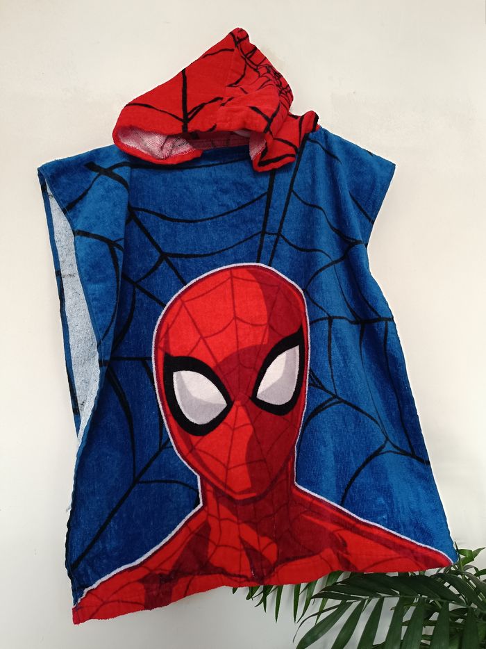 Cape de bain Spiderman 4 /6 ans