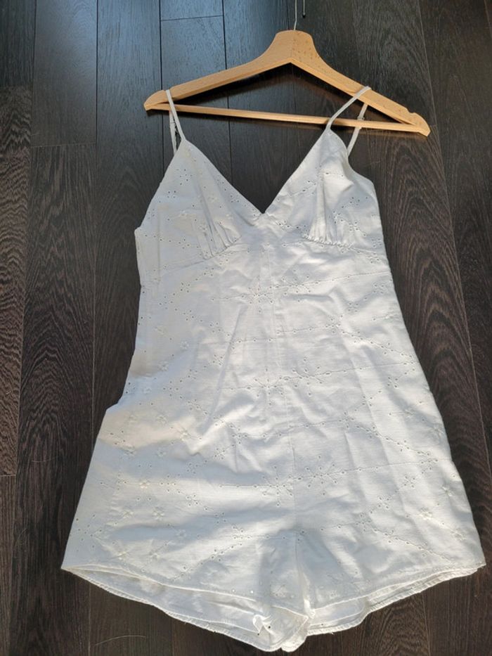 Superbe combinaison short broderie anglaise Bershka Taille M
