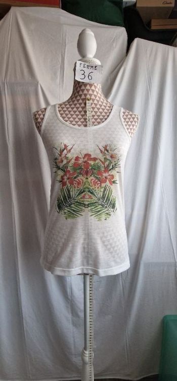 Débardeur, crème à motif vert, légèrement transparent, en polyester, en très très bon état