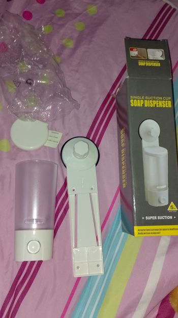 Distributeur de savon, liquide neuf