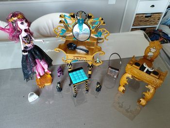 Salon de Cléo et table de mixage 