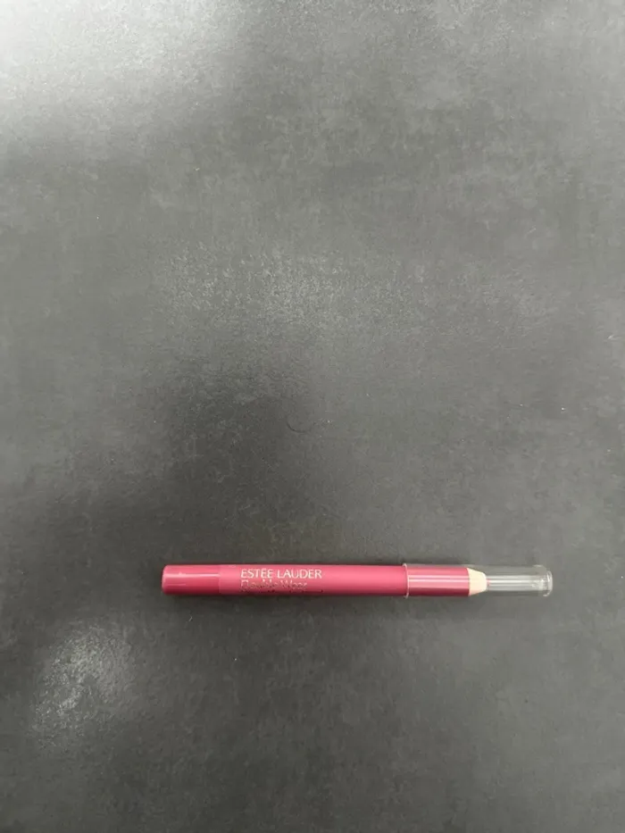 Crayon à lèvre Estee lauder