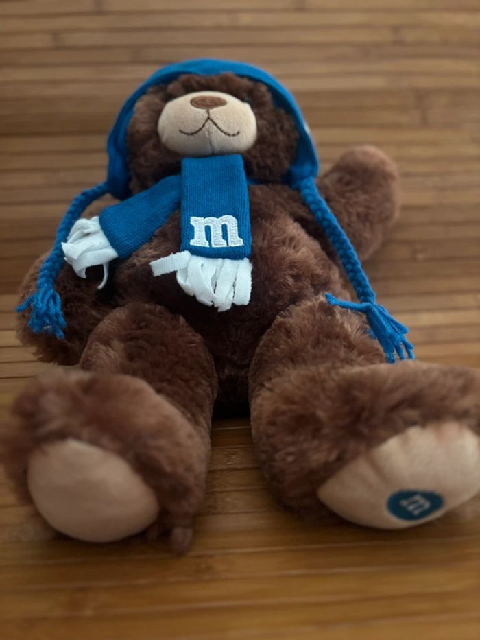 Neuf doudou ours marron écharpe bonnet bleu m&ms world - photo numéro 4