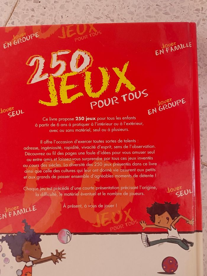 Ce livre propose 250 idées de jeux,
Seul ou à plusieurs 
Intérieur et extérieur... - photo numéro 2
