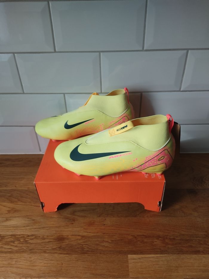 Crampons Nike T 38.5