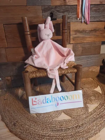 Doudou lapin triangle Nattou rose tbe