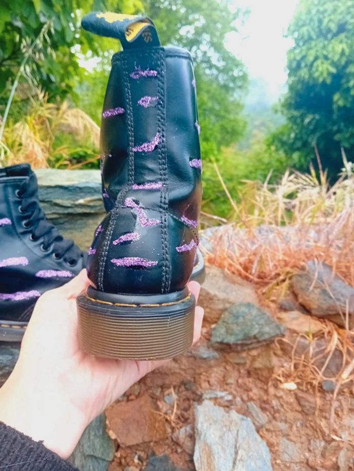 Dr. Martens noir custom zébra 🦓 paillettes violettes 39 - photo numéro 9
