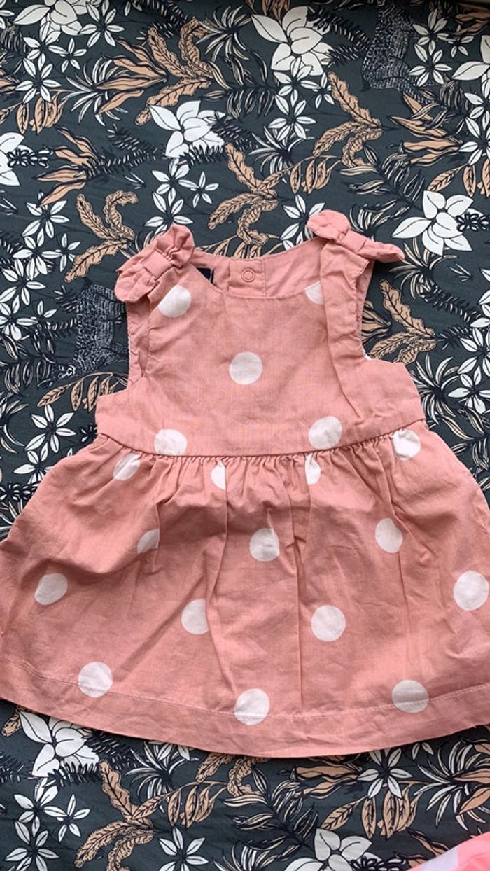 Lot de deux robes neuves 1 mois - photo numéro 2