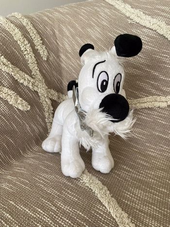 Peluche doudou 25cm Parc Astérix Idefix chien blanc parfait état