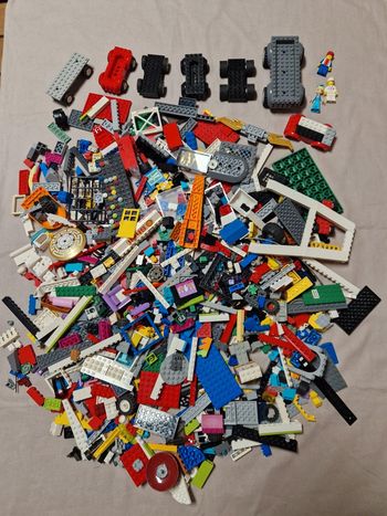 1,7kg lego vrac + figurines C1