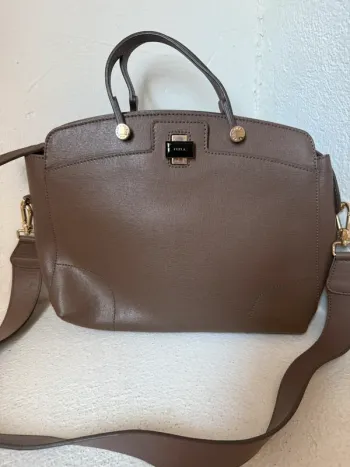 Sac Furla Cuir Taupe – Excellent État – Avec Bandoulière et Cadenas