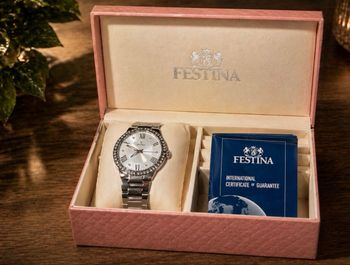 Montre Festina, élégante et raffiné comme neuve