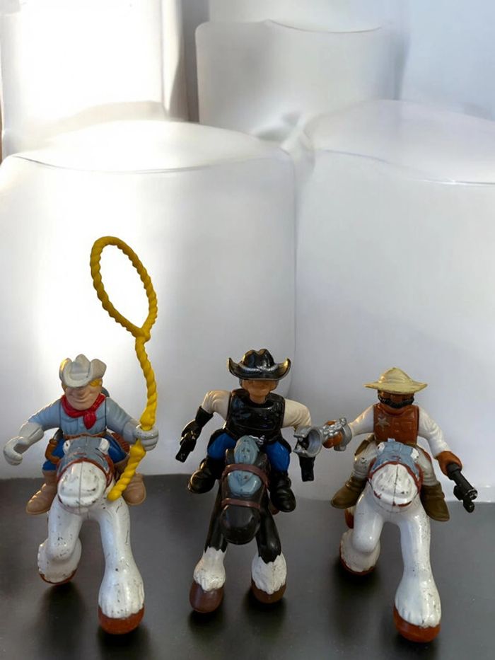 Lot de 3 figurines Fisher Price Great Adventures Western Town (1996) sur leurs chevaux - photo numéro 2