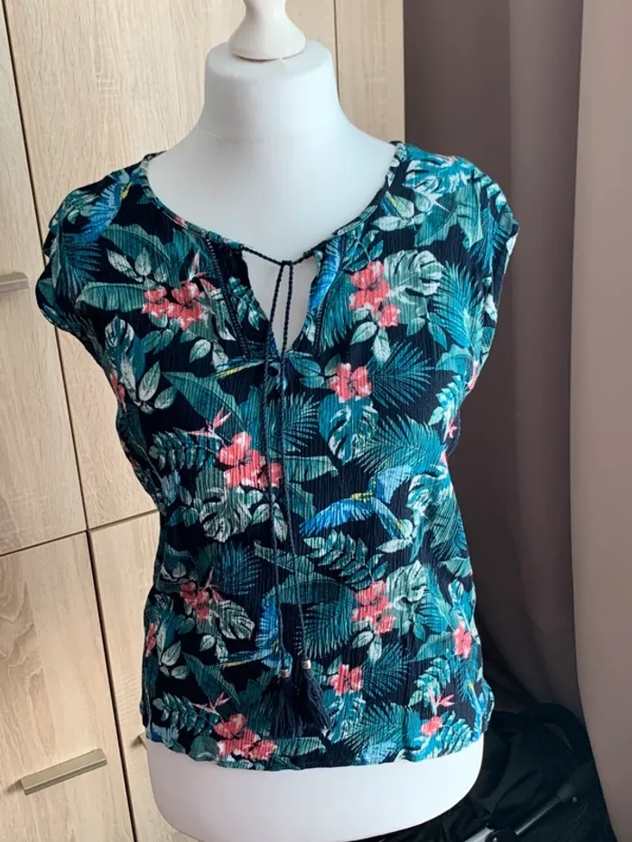 Haut fleuri L-XL 😺 - photo numéro 3