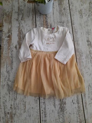 Robe dorée pailletée