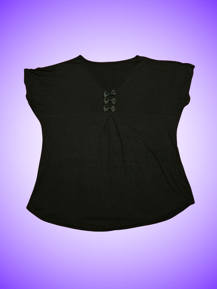 Tee-shirt Noir Fluide Décolleté V – Manches Courtes – Nœuds Décoratifs – Sans Marque – Bon État