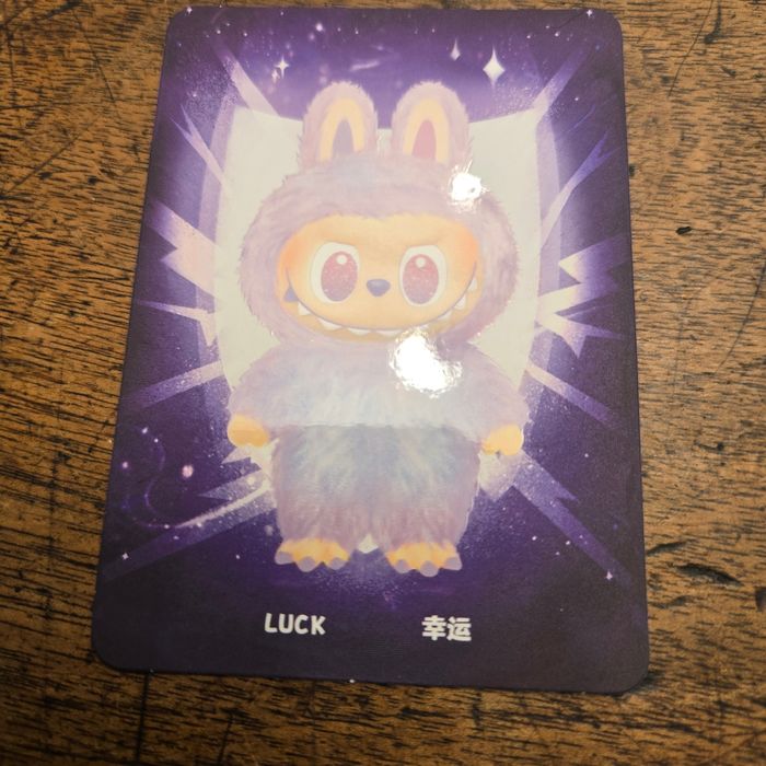 Luck Big into energy popmart labubu - photo numéro 4