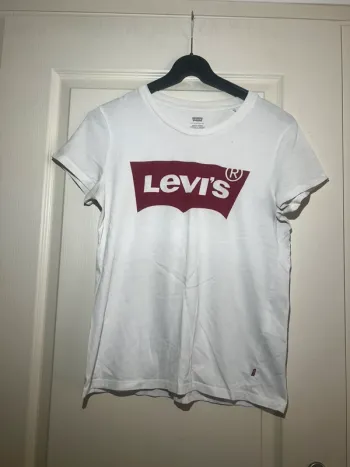 T-shirt Levis