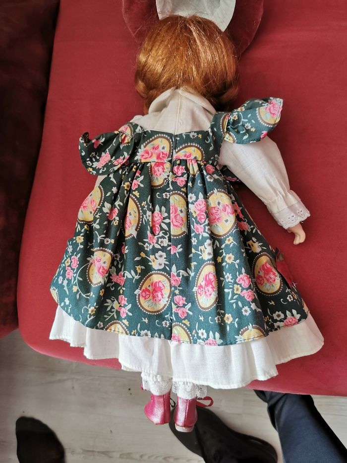 Poupée en porcelaine - photo numéro 2