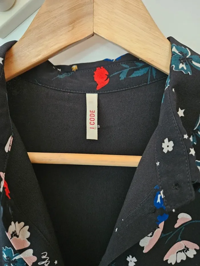 Jolie robe noire avec fleurs - photo numéro 6