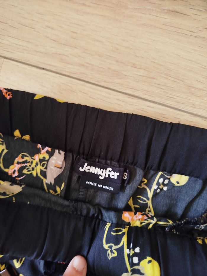 Short noir fleuri Jennyfer 36 - photo numéro 3
