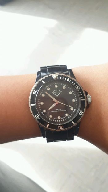 Montre de marque Luxury Crystal In Paris orné de Swarovski Éléments