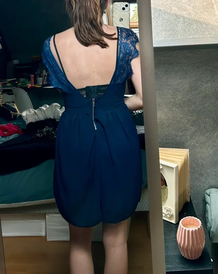 Robe Bleu Marine en dentelle - photo numéro 3