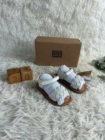 Paire de sandales blanches Gioseppo taille 20