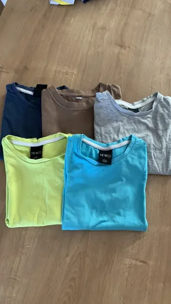 Lot 5 T shirts