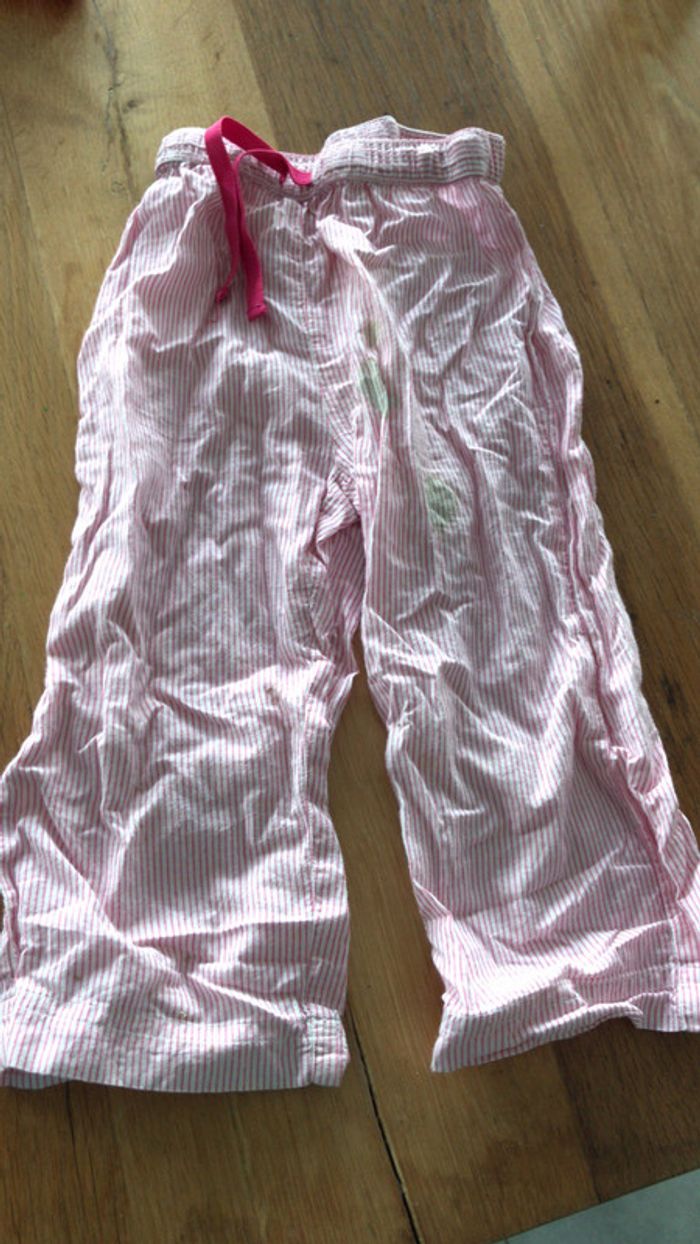 Lot 2ans 3 t-shirt 2 leggings et un bas de pyjama - photo numéro 7