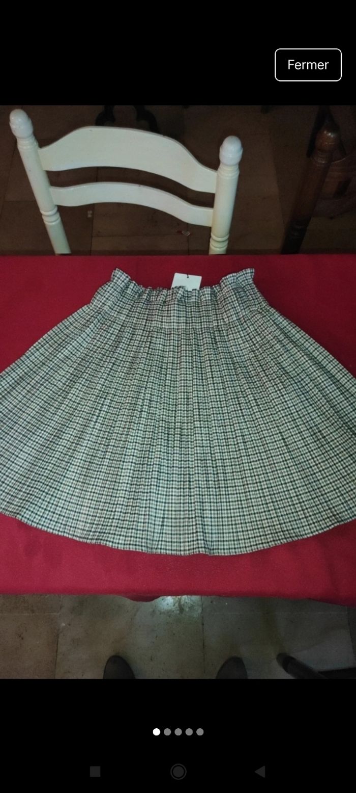 Très belle jupe neuf f23