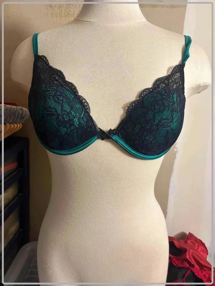 Très jolie soutient gorge taille 85a