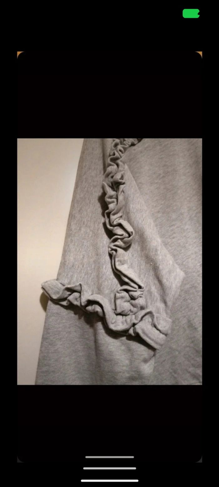 Sweat Kiabi à volants gris. Taille 38 - photo numéro 3