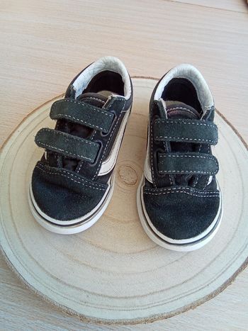 Vans noires avec scratch taille 22