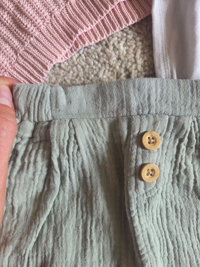 Ensemble (Vert Baudet) : pantalon en gaze de coton et body avec col + petit pull (Fashion Private Company). - photo numéro 2