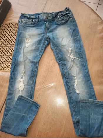 Jeans troué 36