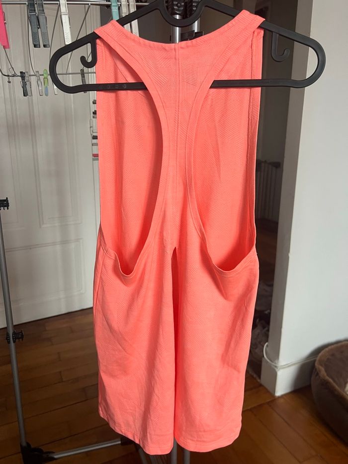 Haut de sport Nike taille XS couleur corail - photo numéro 5